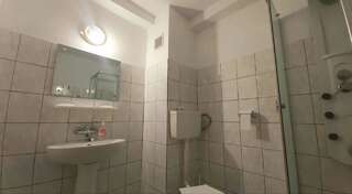 Хостелы Vila Egreta Эфорие-Норд Cемейный номер с собственной ванной комнатой-2